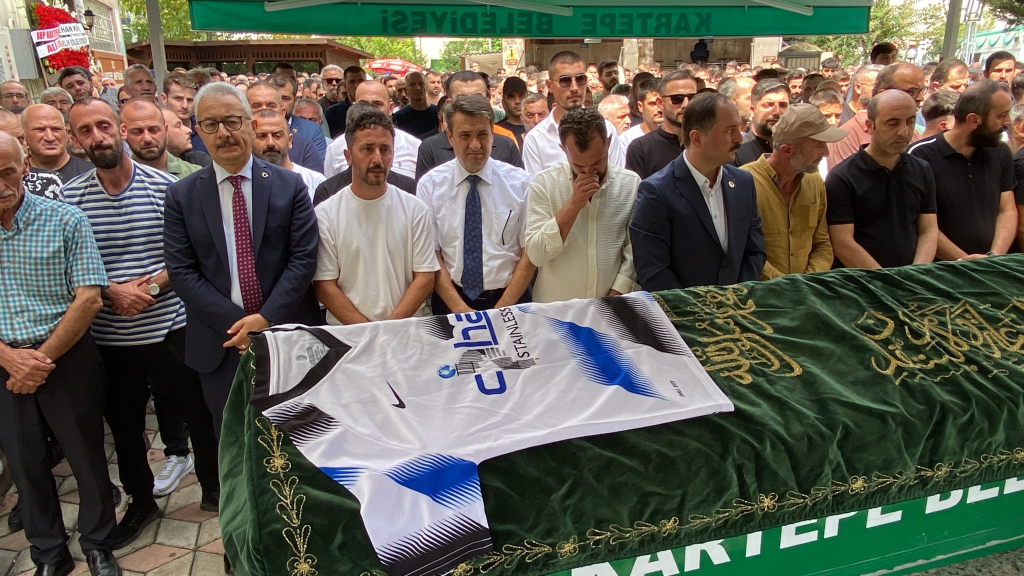 FECİ KAZADA HAYATINI KAYBEDEN KAAN'A SON VEDA: TABUTUNA FORMA SERİLDİ