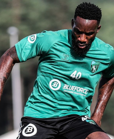 Maç başladı Kocaelispor ilk dakikada 10 kişi kaldı