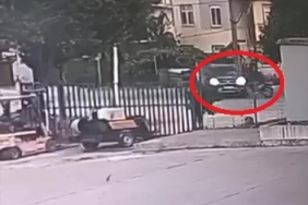 PİKAP İLE ÇARPIŞAN MOTOSİKLETLİNİN FECİ KAZA ANI KAMERAYA YANSIDI