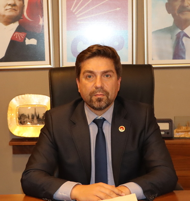 Sarı'dan Büyükakın'a jet yanıt Halk Özgür Özel'e koşmuş ve yardım istemiştir!