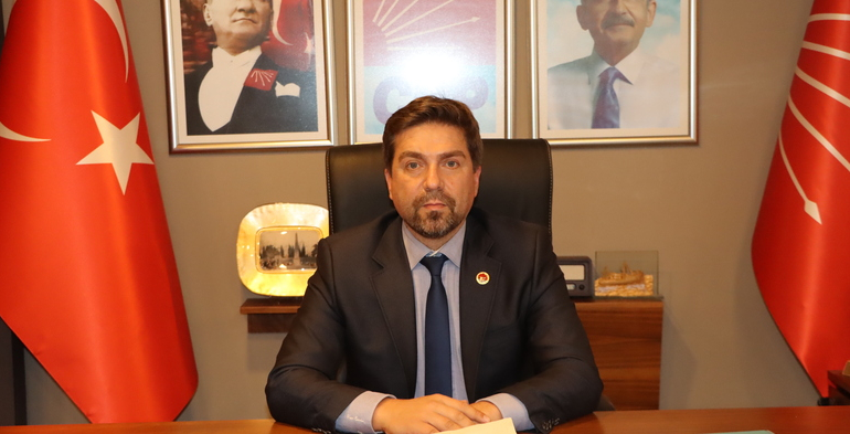 Sarı'dan Büyükakın'a jet yanıt Halk Özgür Özel'e koşmuş ve yardım istemiştir!