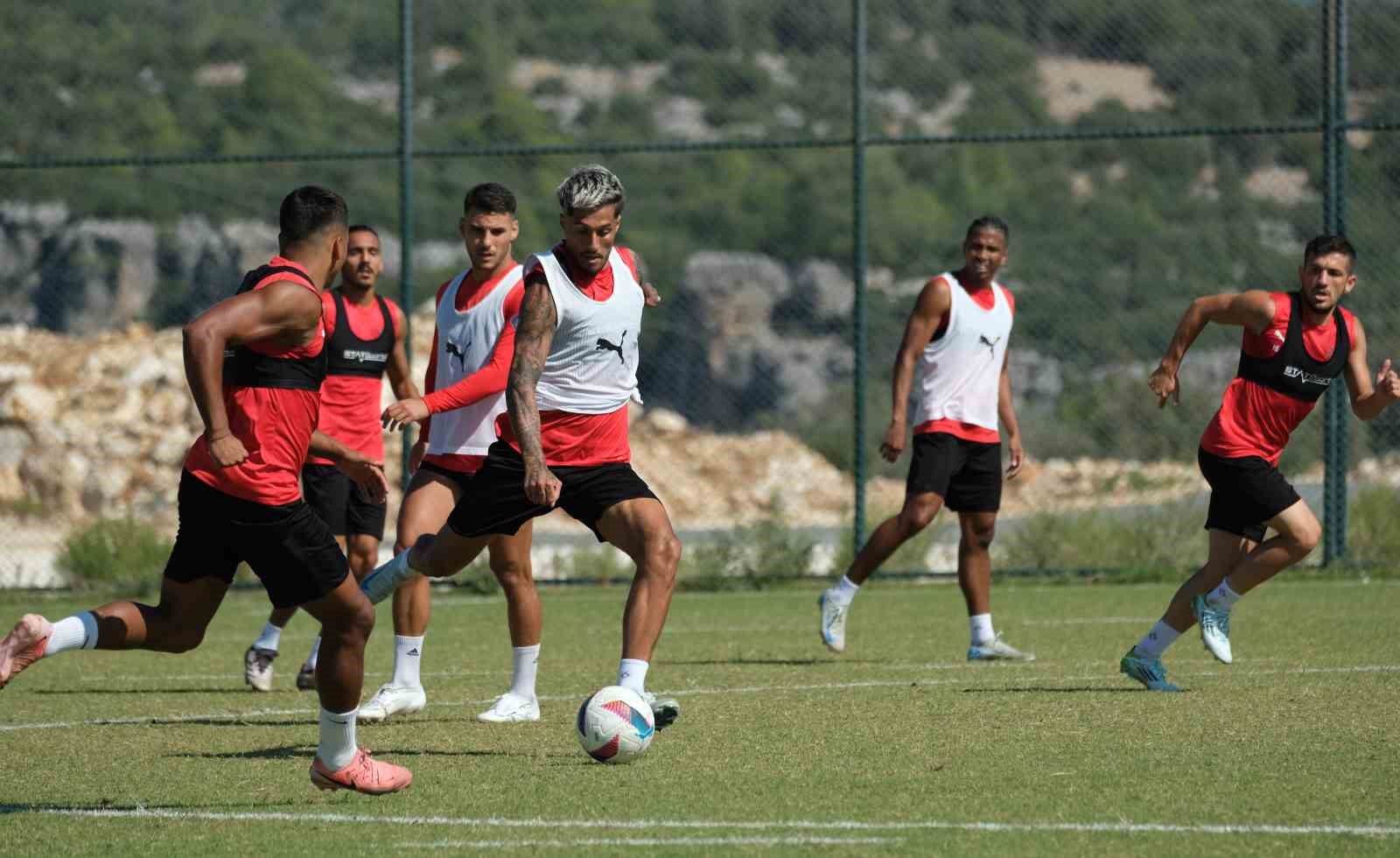 20241003aw300370 0.jpg