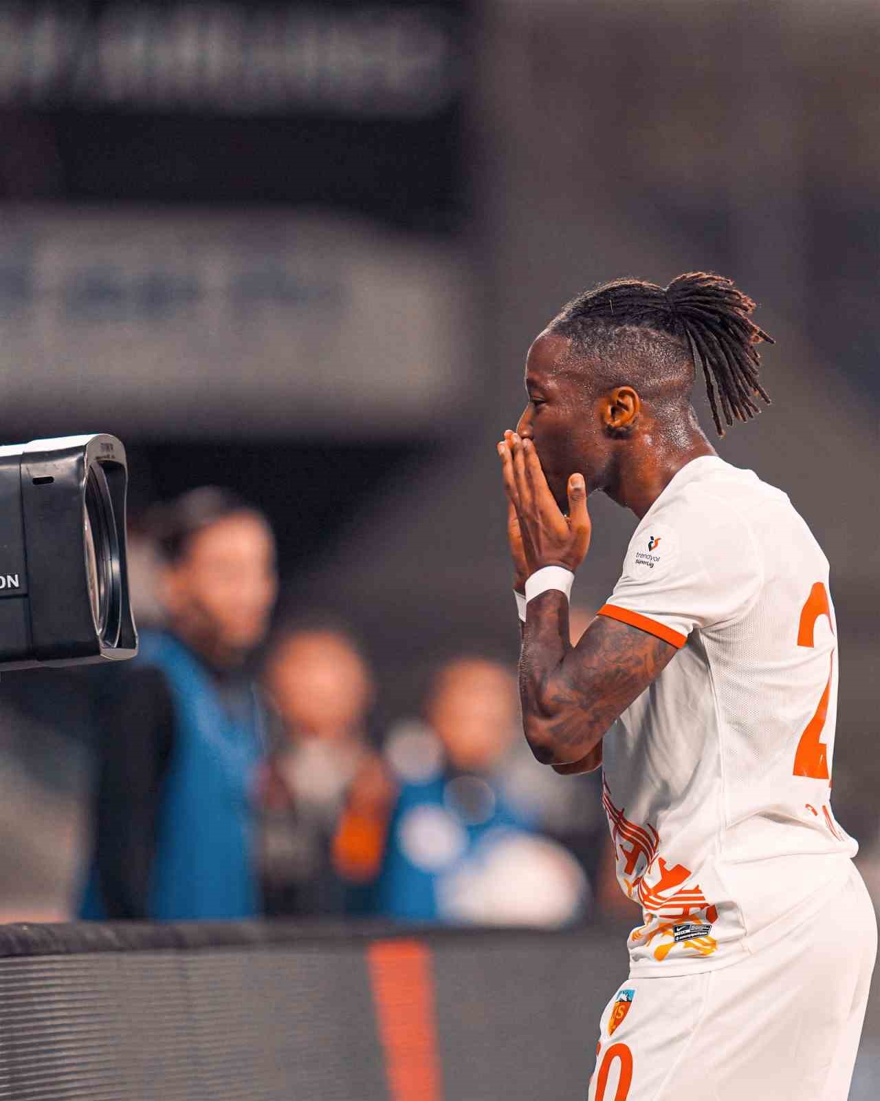 20241006aw302206 0.jpg