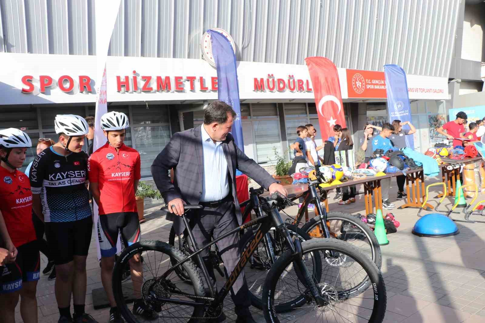 20241012aw306756 0.jpg