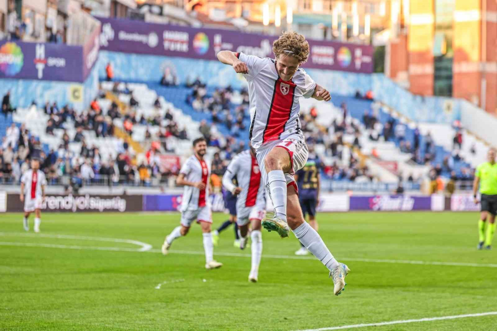 20241030aw318700 0.jpg