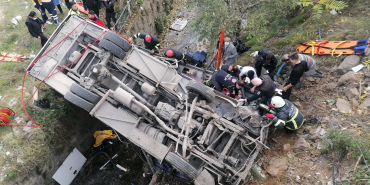 4'Ü ÖĞRENCİ 5 KİŞİYİ ÖLÜME GÖTÜREN SERVİS KAZASINDA SANIKLARA CEZA YAĞDI