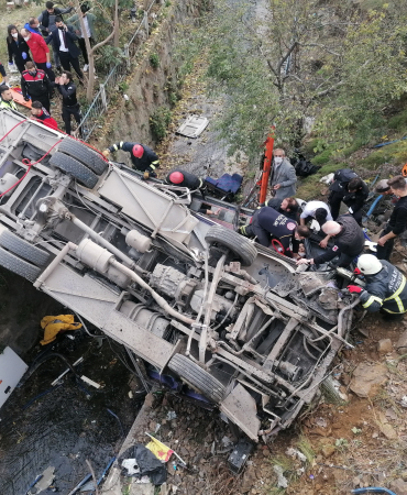 4'Ü ÖĞRENCİ 5 KİŞİYİ ÖLÜME GÖTÜREN SERVİS KAZASINDA SANIKLARA CEZA YAĞDI