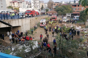 5 KİŞİYİ ÖLÜME GÖTÜREN SERVİS KAZASI DAVASINDA MÜTALAA AÇIKLANDI 7 SANIK HAKKINDA 22 YIL 6'ŞAR AYA KADAR HAPİS TALEBİ "SANIKLARIN YASAL HÜKÜMLÜLÜKLERİNİ YERİNE GETİRMEMELERİ SEBEBİYLE TRAFİK KAZASI MEYDANA GELDİ"