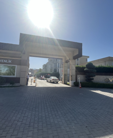 900 DAİRELİK SİTE YÖNETİMİNDE KRİZ: ŞİKAYETÇİ OLDULAR