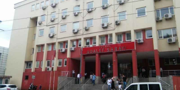 Abim sürekli bana annemin iç çamaşırlarını giydiriyordu
