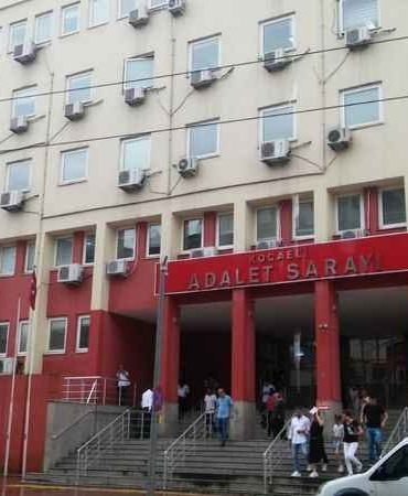 Abim sürekli bana annemin iç çamaşırlarını giydiriyordu