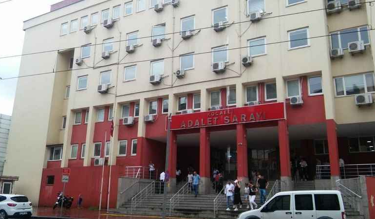 Abim sürekli bana annemin iç çamaşırlarını giydiriyordu