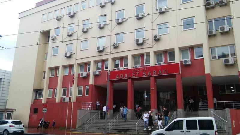 Abim sürekli bana annemin iç çamaşırlarını giydiriyordu