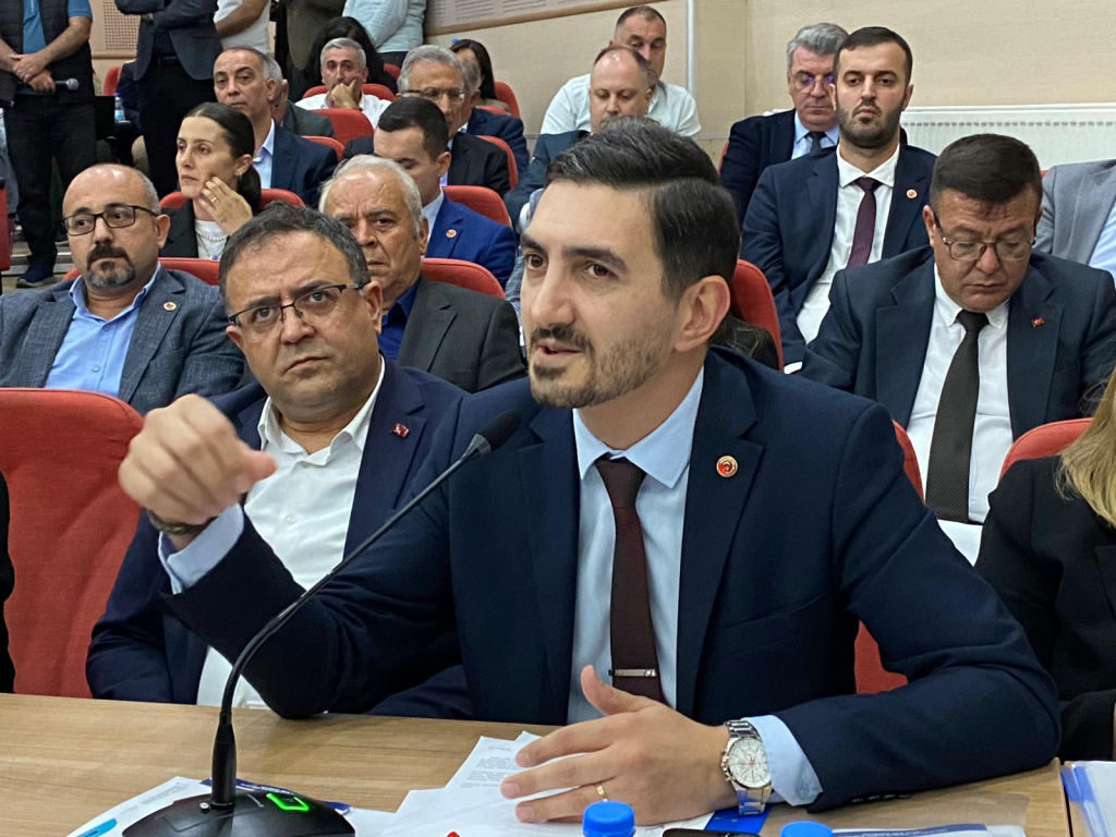 CHP’li Gençtürk, “Halkevi binasını belli zümrelere vermek kente ihanettir”