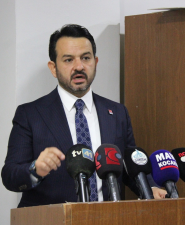 Ercan Derdiniz halka hizmet mi yoksa İzmit Belediyesi’ne köstek mi