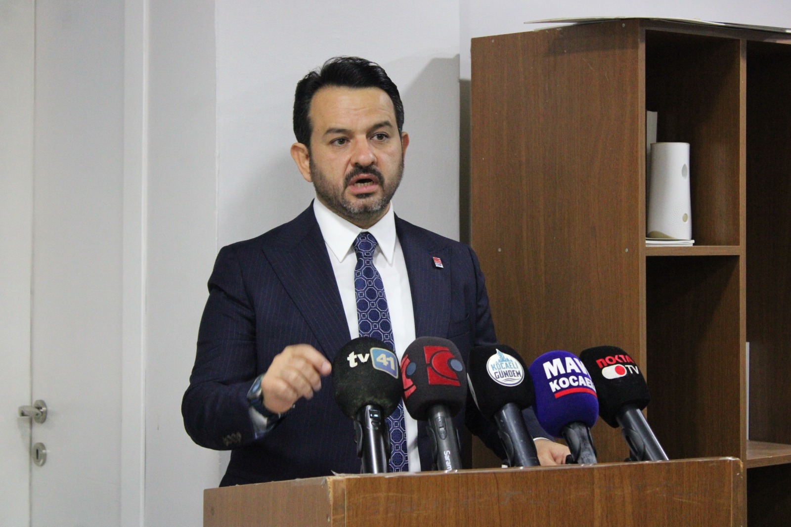 Ercan Derdiniz halka hizmet mi yoksa İzmit Belediyesi’ne köstek mi