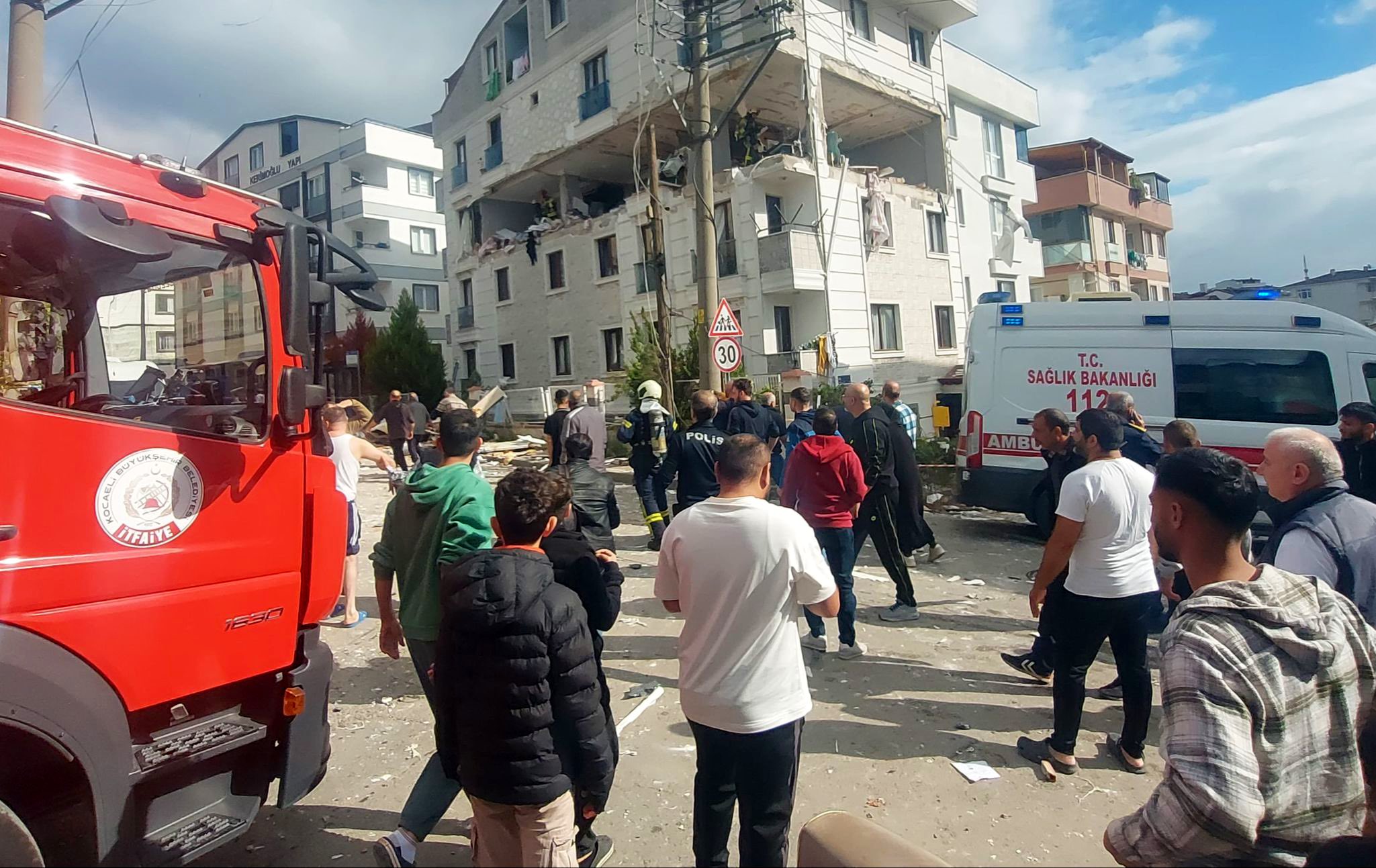 Gebze’de bir binada patlama 7 yaralı