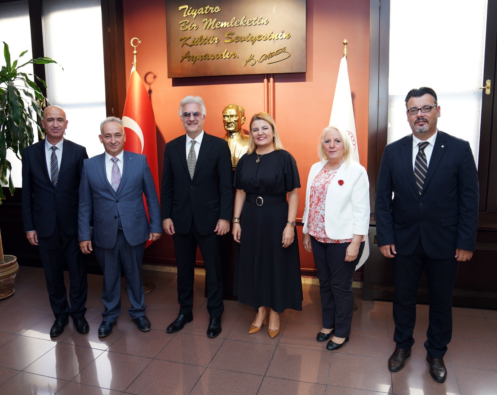 Hürriyet, Devlet Tiyatroları Genel Müdürü Tamer Karadağlı’yı ziyaret etti