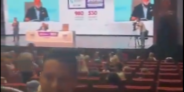 Kocaeli Kitap Fuarı'na gelen AKP'li vekili geldiğine pişman ettiler
