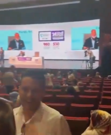 Kocaeli Kitap Fuarı'na gelen AKP'li vekili geldiğine pişman ettiler