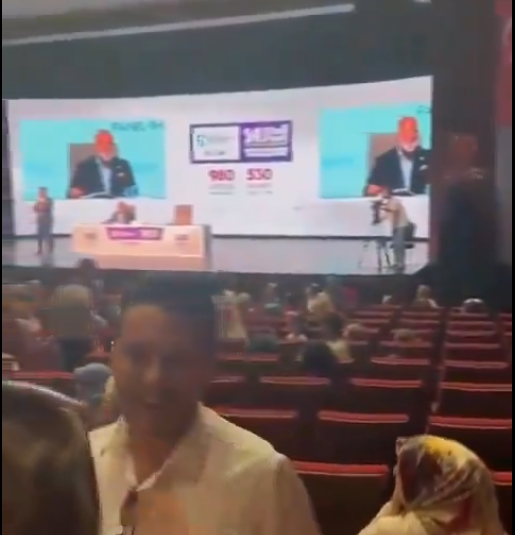 Kocaeli Kitap Fuarı'na gelen AKP'li vekili geldiğine pişman ettiler