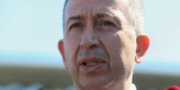 Metin Öztürk Hiçbir şeyden şikayet etmeden önümüze bakacağız