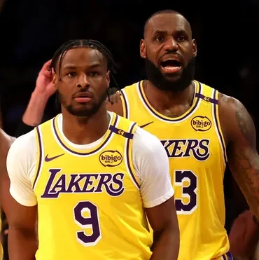 NBA’de LeBron James ve oğlu Bronny James tarihe geçti