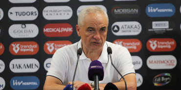 RIZA ÇALIMBAY: "EN BÜYÜK HATAMIZ KORNERDEN GOL YEMEK"