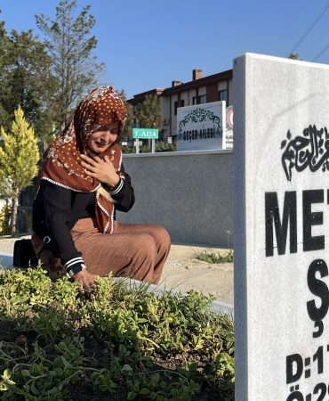 SAVCILIK "KOVUŞTURMAYA YER YOK" DEDİ, ANNE "ADALET İSTİYORUM" DİYEREK DAVA AÇTI KAZADA ÖLEN OĞLU İÇİN HUKUK MÜCADELESİ BAŞLATTI: "BİTMEYEN BİR ACIM VAR"