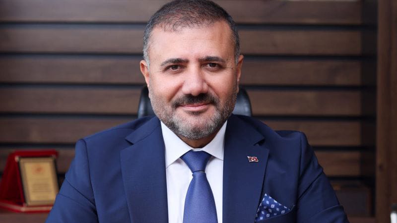 YRP'li Eldoğan, Kocaeli Artvinliler Vakfı'na verilen ihale üzerinden Büyükakın'a yüklendi!