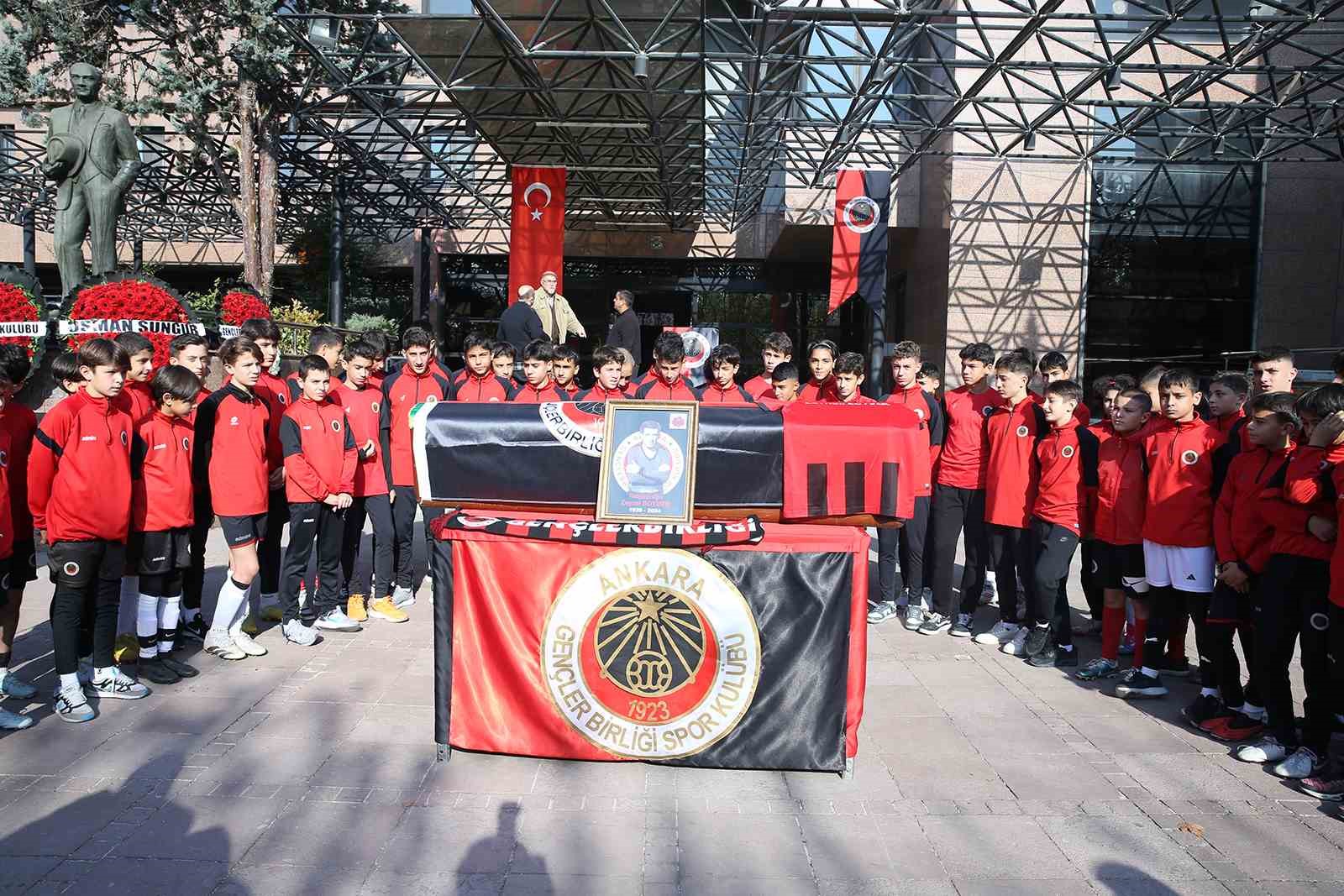 20241112aw327900 0.jpg