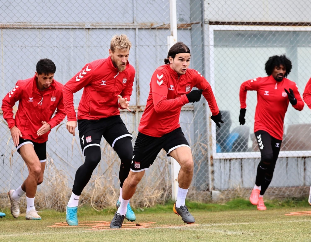 20241123aw335315 0.jpg