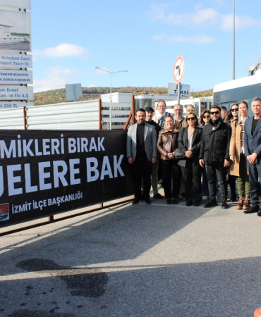 Ercan’dan Büyükakın’a pankartlı açıklama Polemikleri bırak projelere bak