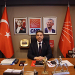 Sarı “AKP Karaosmanoğlu’nu bile mumla arıyor ve Tahir Bey de bunu biliyor!”