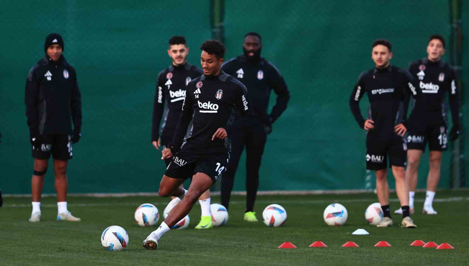 20241214aw350351 0.jpg