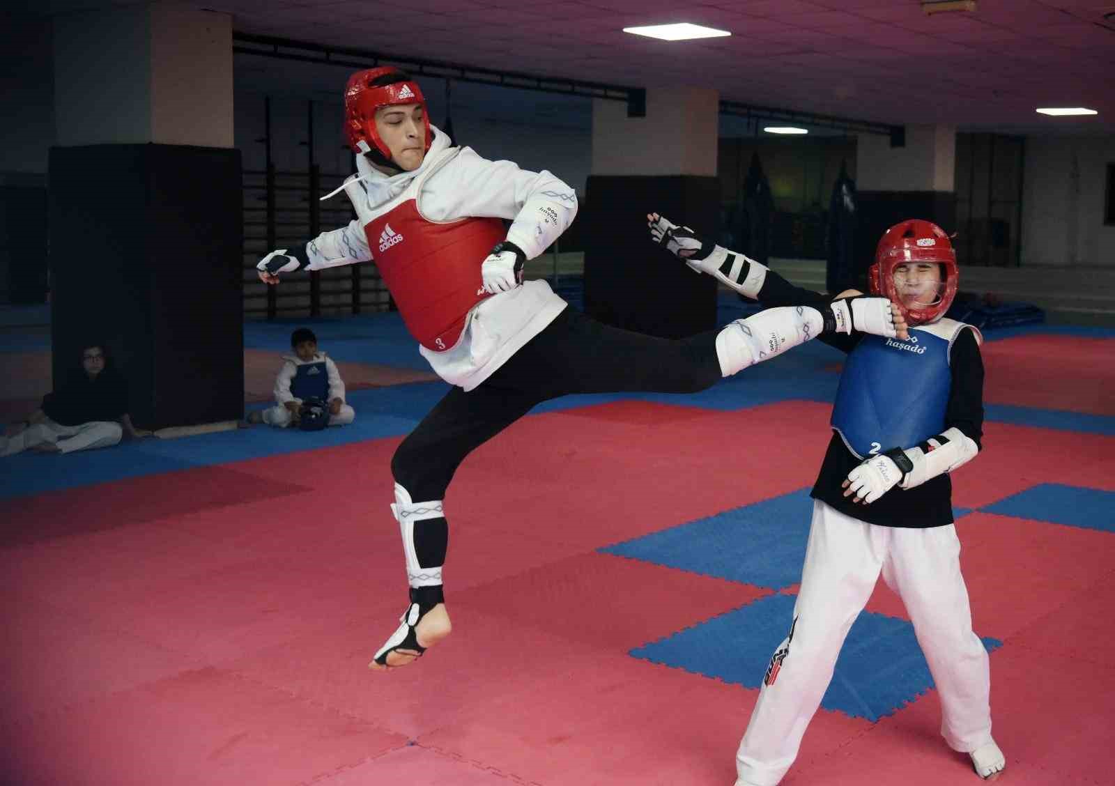 20241215aw350557 0.jpg