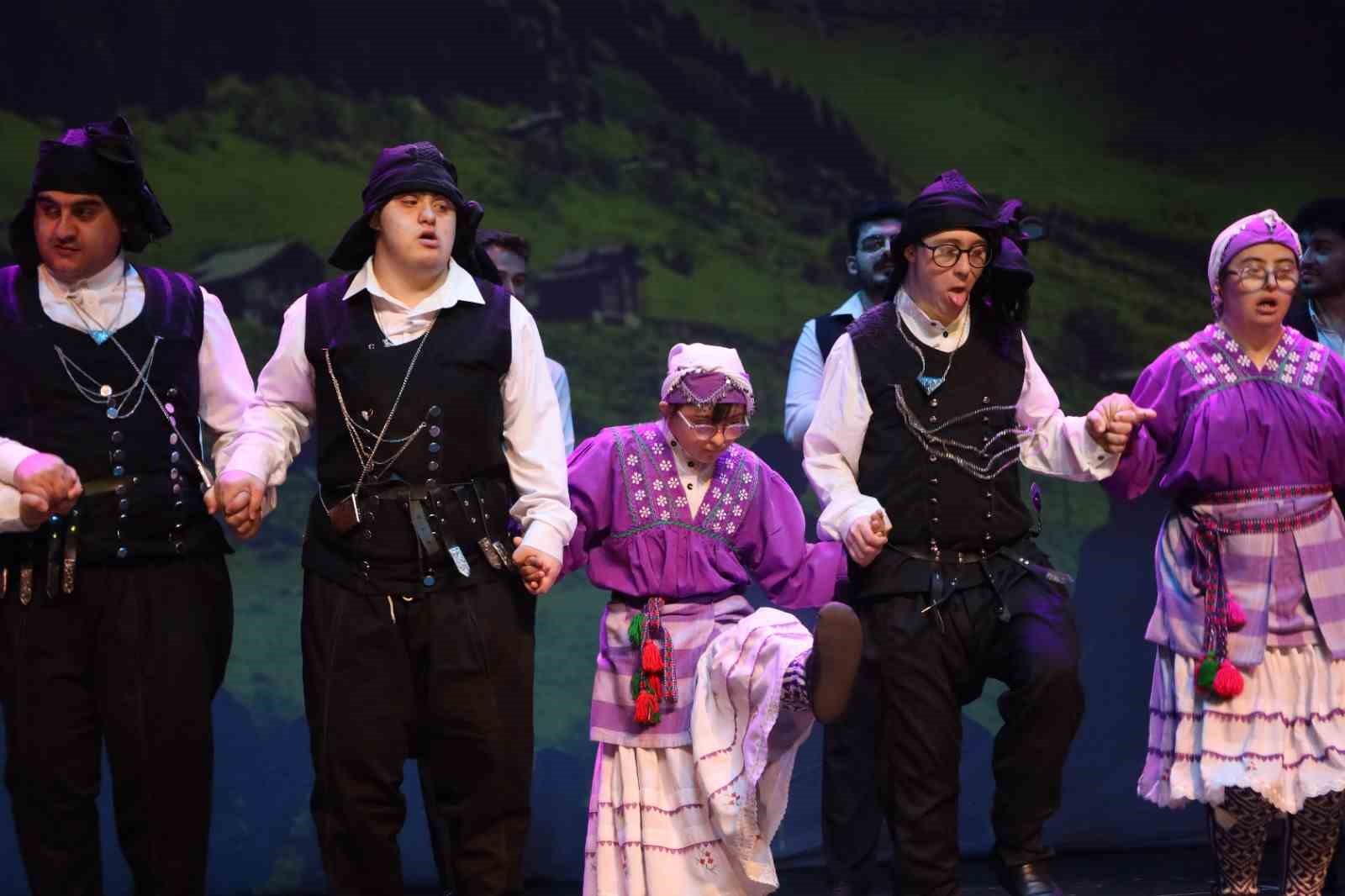 20241217aw351876 0.jpg