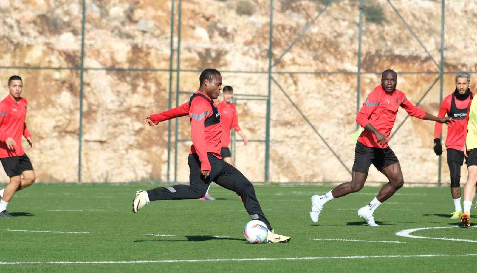 20241218aw352690 0.jpg