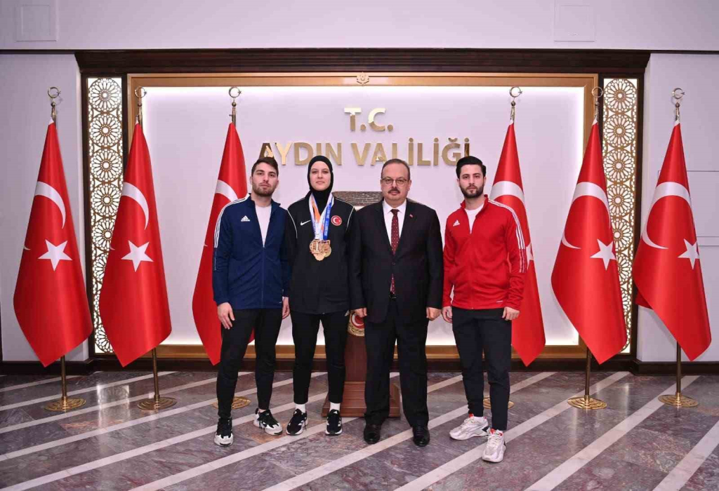 20241221aw354935 0.jpg