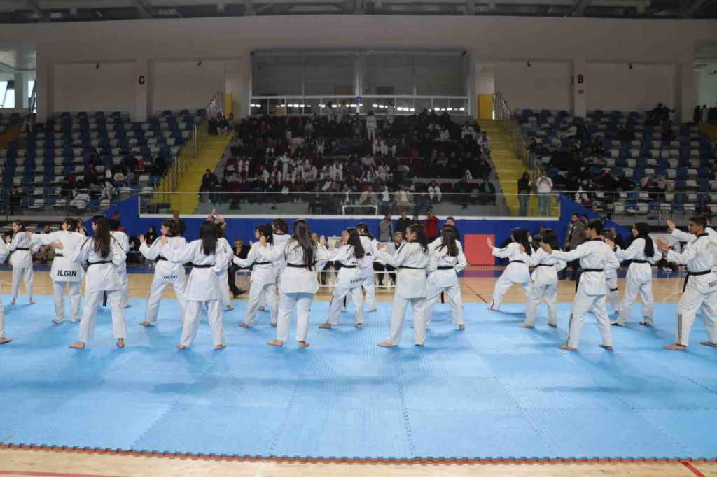 20241221aw355018 0.jpg