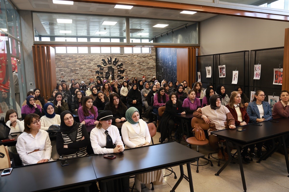 20241222aw355294 0.jpg