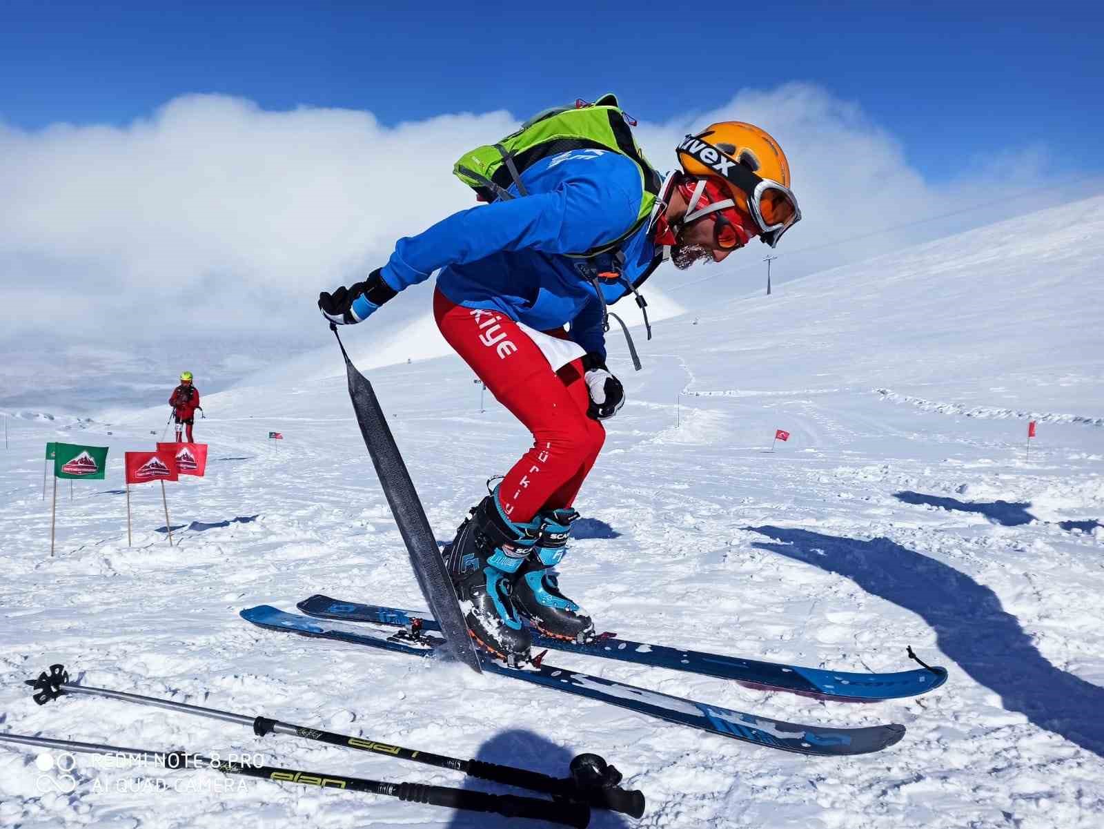 20241222aw355364 0.jpg