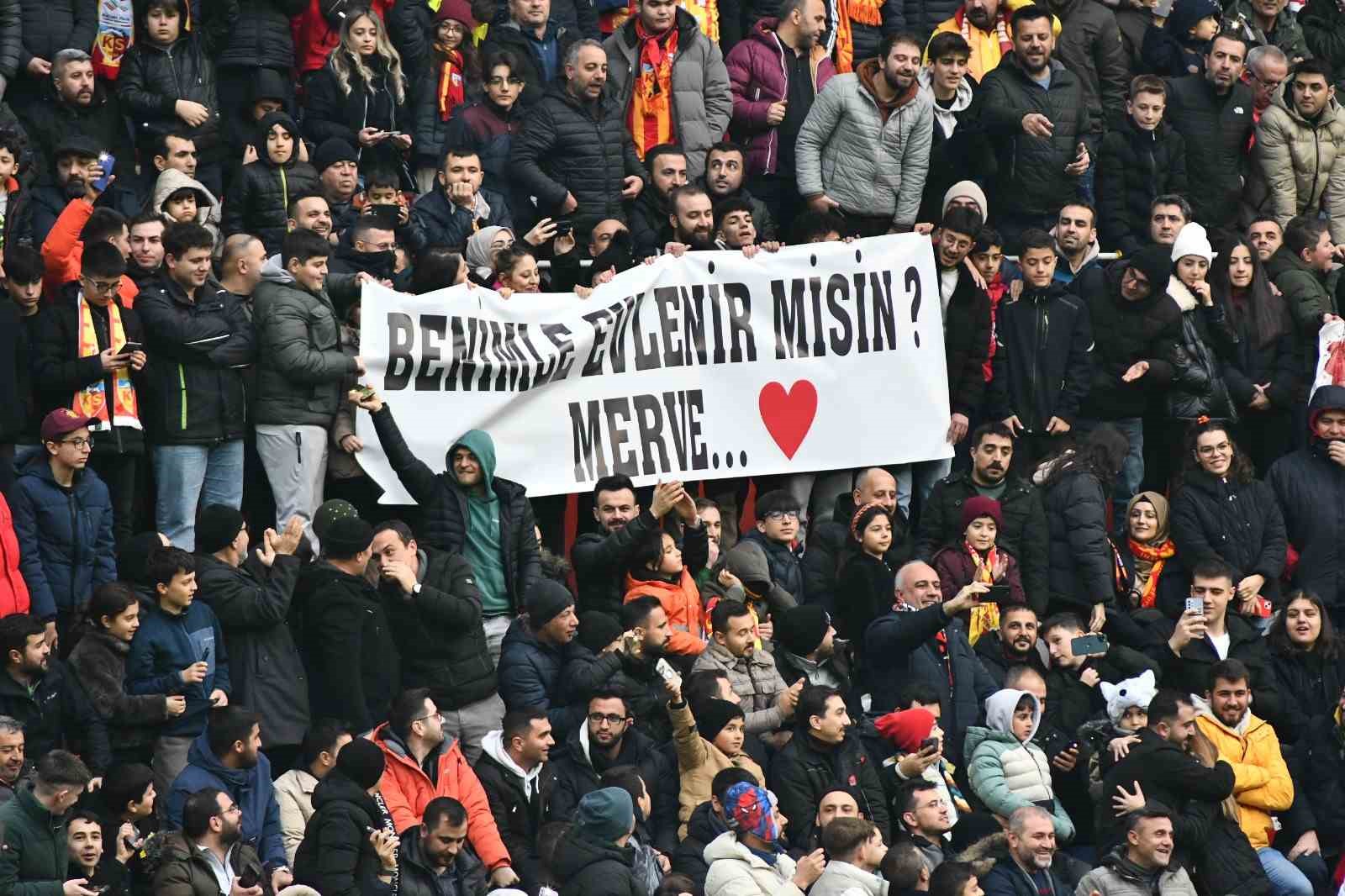 20241223aw355984 0.jpg