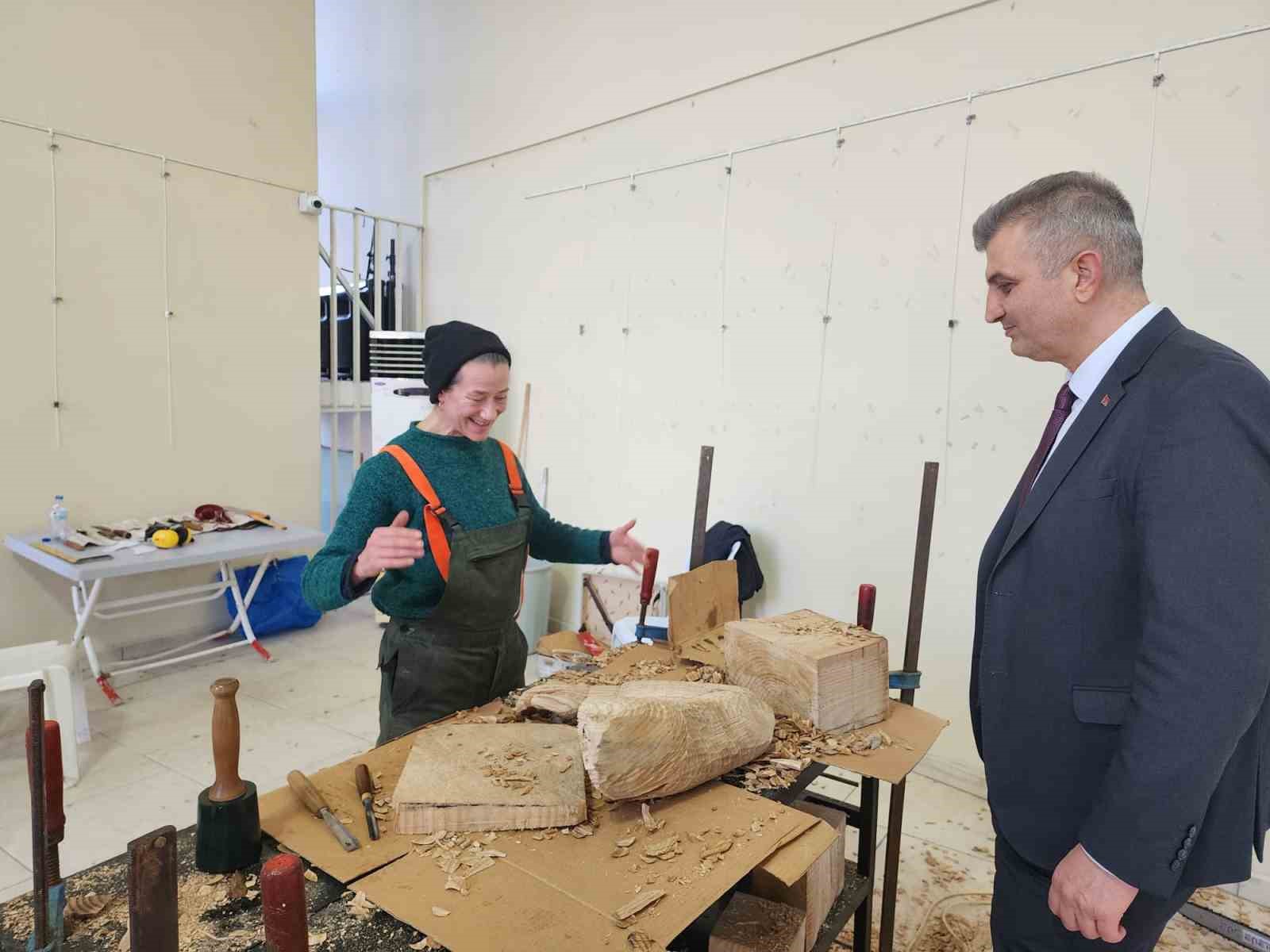 20241223aw356068 0.jpg