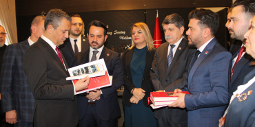 Genel Başkan Özel’den CHP İzmit’e takdir