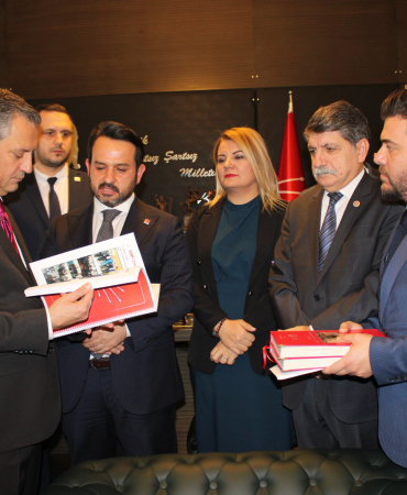 Genel Başkan Özel’den CHP İzmit’e takdir
