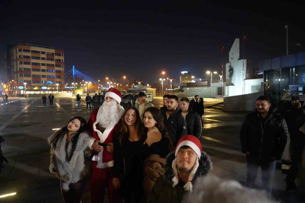 20250101aw361877 0.jpg