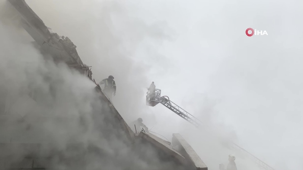 5b6db1da f59f 4660 a702 75d917896f35 frame at 2m0s 1738418554.jpg