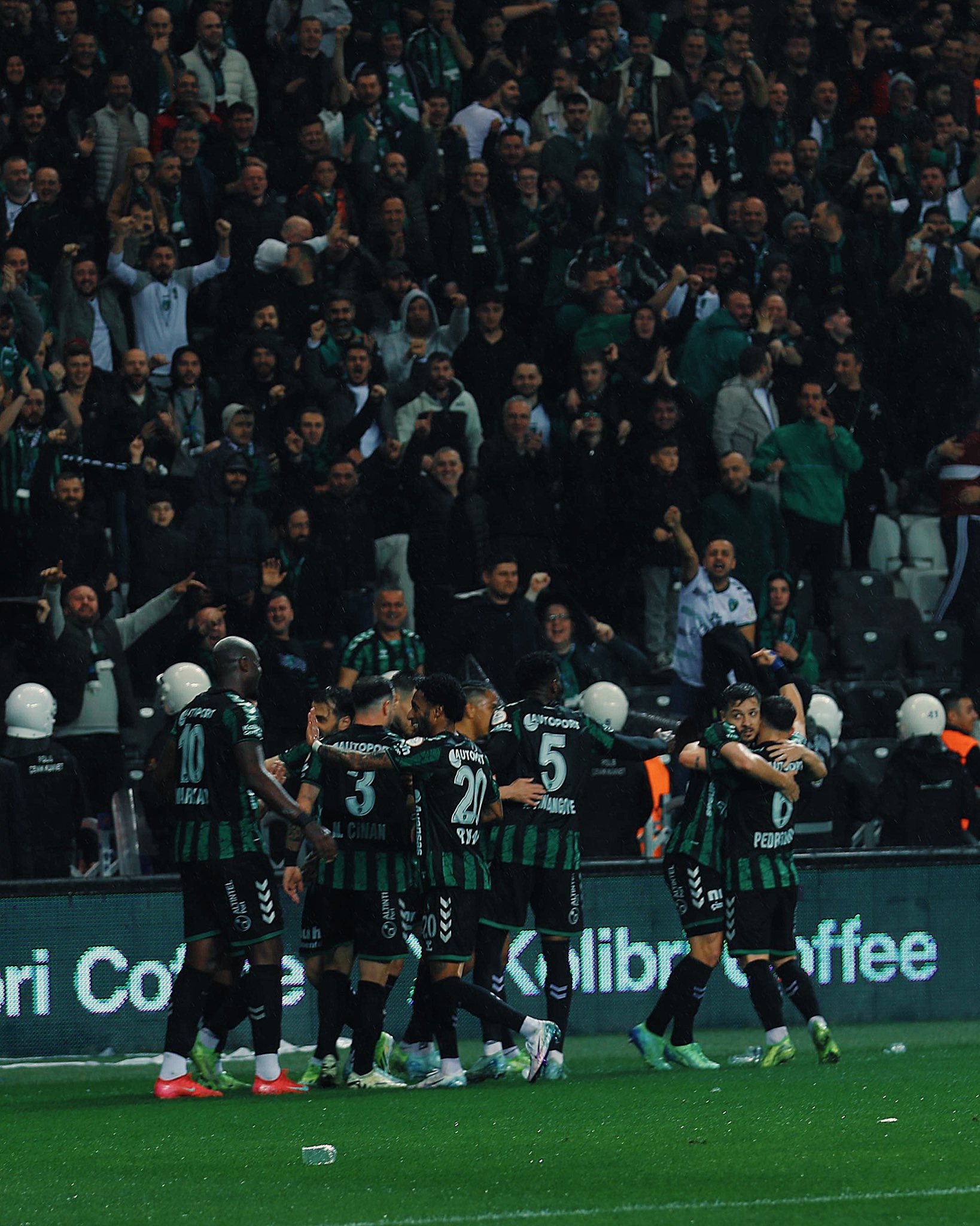 Derbinin galibi Kocaelispor