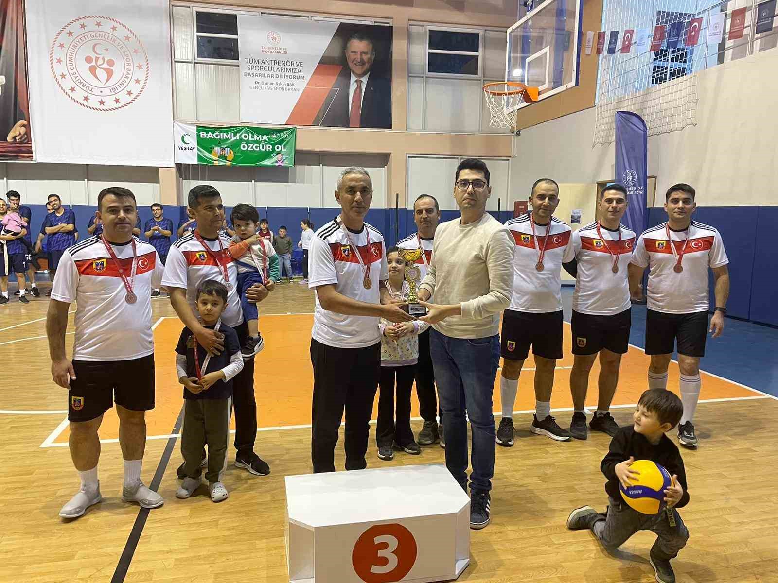 Yeşilhisar’da Harun Akkaş Kurumlar Arası Voleybol Turnuvası sona erdi